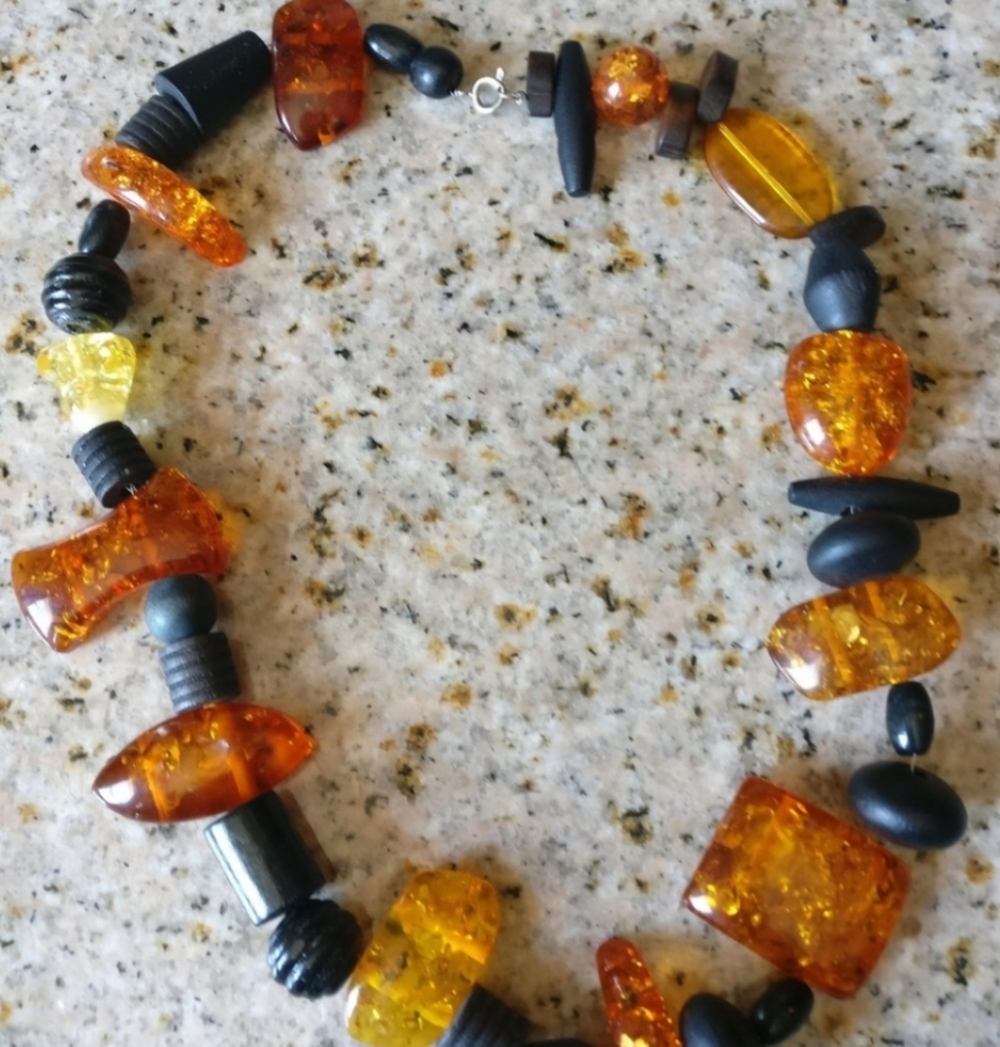 🇨🇦 Artisan genuine amber and wood chunky necklace